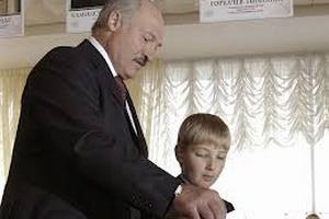 Лукашенко прилетел в Украину с сыном
