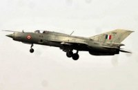 В Індії після зіткнення з птахом розбився винищувач МіГ-21