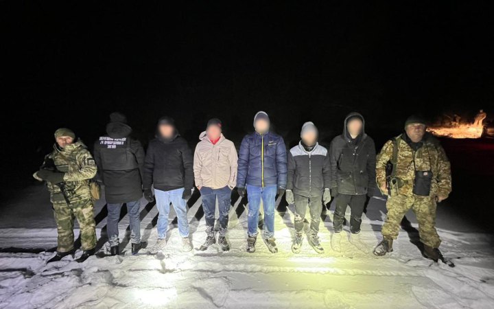 "Загубили друга": прикордонники затримали 6 ухилянтів на шляху до Придністровʼя 