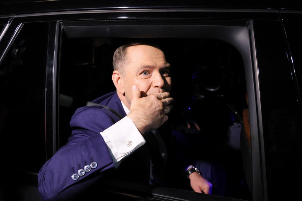 Новообраний президент Кароль Навроцький після зустрічі з президентом Польщі Анджеєм Дудою