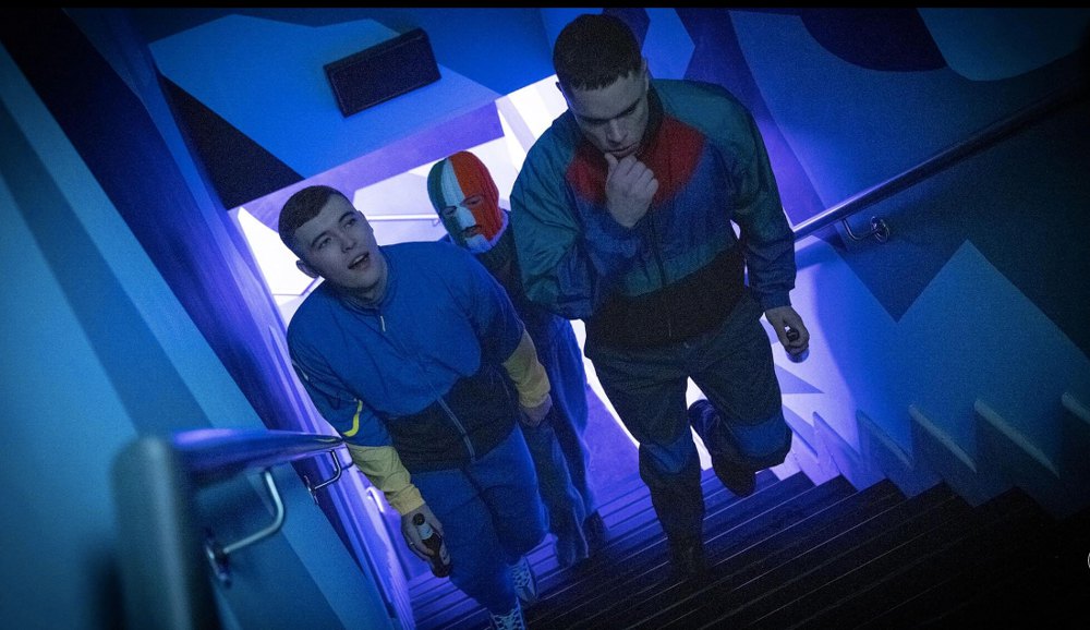 Кадр з фільму <i>Kneecap</i>.