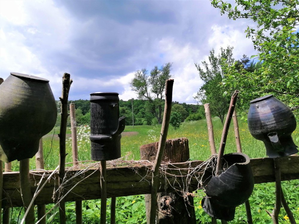 Вироби з чорнодимленої кераміки в Гавареччині.