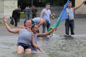 В России тоже отключили фонтаны в День ВДВ
