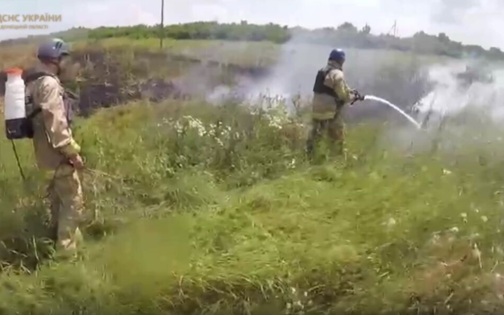 У Костянтинівці росіяни обстріляли рятувальників, які гасили пожежу