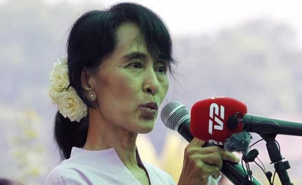 Лидер оппозиции Мьянмы пообещала возглавить страну, встав “над президентом”