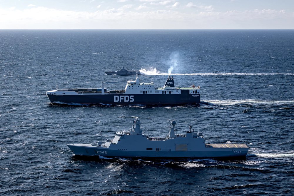 Для участі в навчаннях BALTIC EXPRESS було залучено військові кораблі та авіацію Данії, Латвії, Швеції та Великої Британії, а також засоби захисту портів.