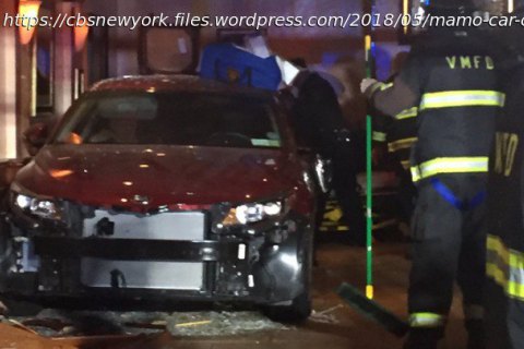 В США автомобиль въехал в ресторан, серьезно ранены трое людей