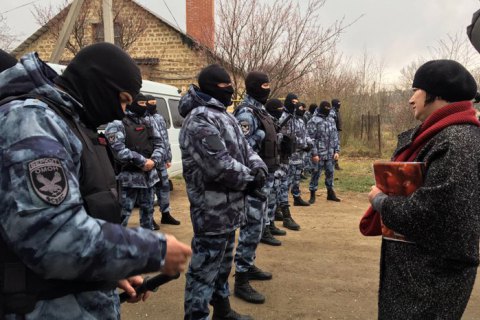 ​В оккупированном Крыму ФСБ проводит обыски у крымских татар (обновлено)