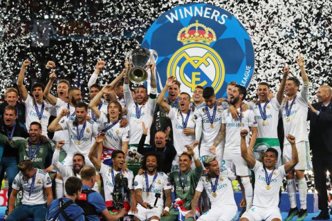 Игроки "Реала" с танцами и шампанским отметили в раздевалке победу в ЛЧ