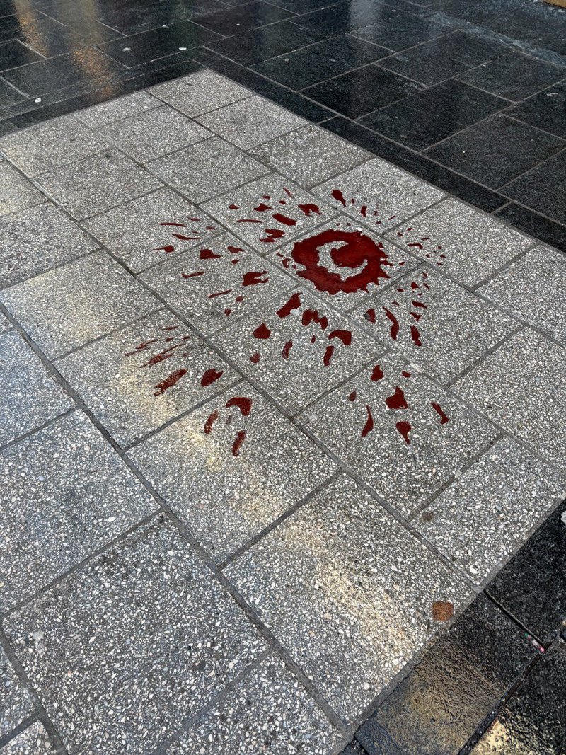 Сараєвські троянди - знаки, де масово загинули люди.