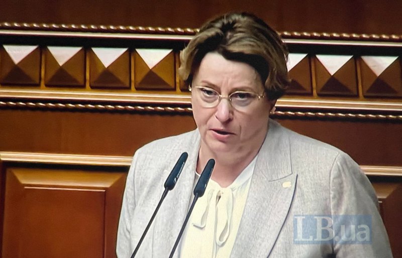 Ніна Южаніна під час виступу