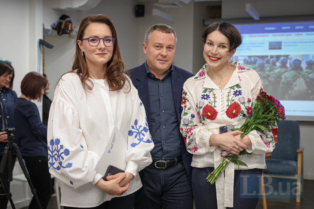 Віцепрем'єрка-міністерка економіки України Юлія Свириденко, власник компанії «Перша приватна броварня» Андрій Мацола і шеф-редакторка LB.ua Cоня Кошкіна