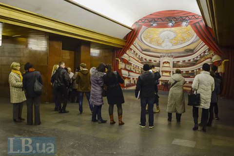 У Києві тимчасово закривали станцію метро "Театральна" через повідомлення про мінування (оновлено)
