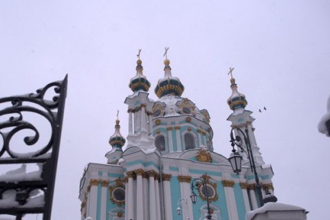 Андреевскую церковь в Киеве временно закрыли из-за снега