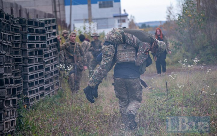 В Україні більше не буде строкової служби. Що впровадять натомість і як це може вплинути на досвід молоді в армії