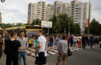 ​В Киеве митингующие жильцы "МегаСити" спровоцировали транспортный коллапс на Левом берегу