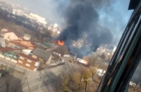 В Ирпене от вражеских обстрелов загорелись три жилых дома