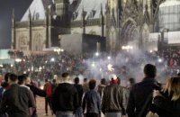 В Кельне начались протесты из-за нападений арабов на женщин 