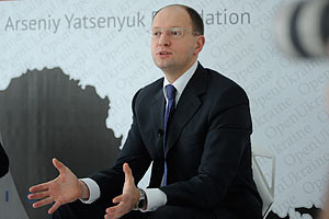 Яценюк предупредил олигархов: будете грабить – оплатите долги МВФ 