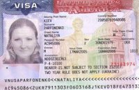 США приостановили выдачу виз по всему миру