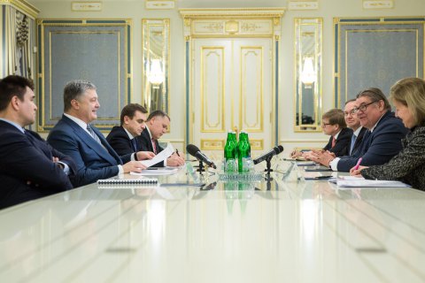 ​Порошенко призвал не направлять наблюдателей на выборы президента РФ в Крыму