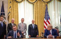 Bloomberg: США домовляються із Сербією, щоб та прийняла депортованих мігрантів