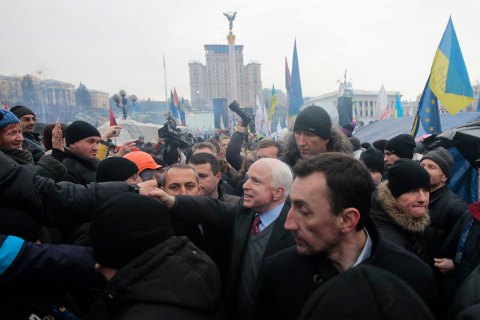 "Помер великий друг України", - Порошенко про смерть Маккейна
