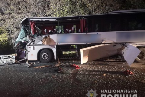 В Запорожской области автобус столкнулся с трактором, погиб один человек