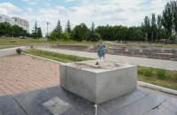 У Харкові демонтували пам'ятник російському вченому Ломоносову