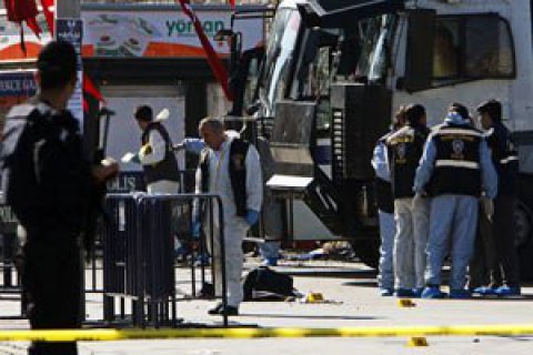 При попытке предотвратить теракт на юге Турции погибли 3 человека