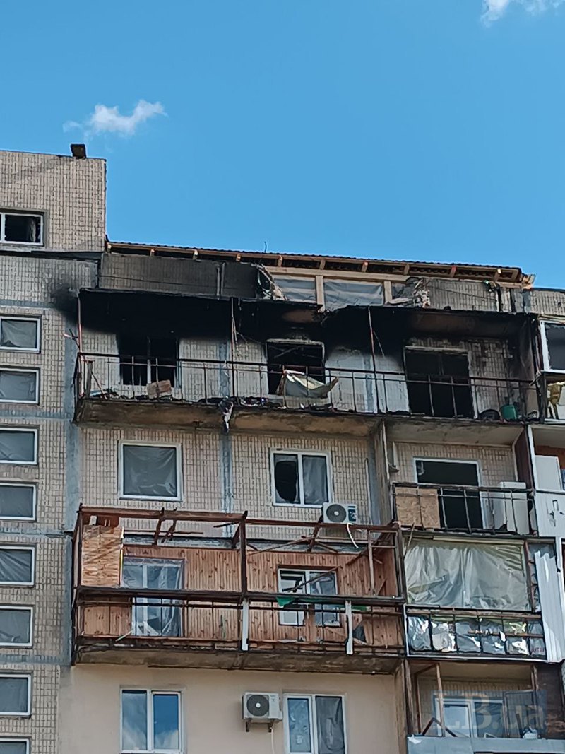 Будинок на вулиці Тичини в Києві, який постраждав під час атаки 23 березня