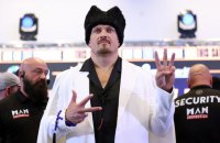 Усик зʼявився на пресконференції в новому образі гетьмана