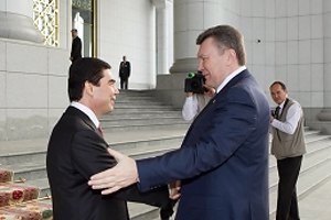 Янукович заложил новый аэропорт в Туркмении