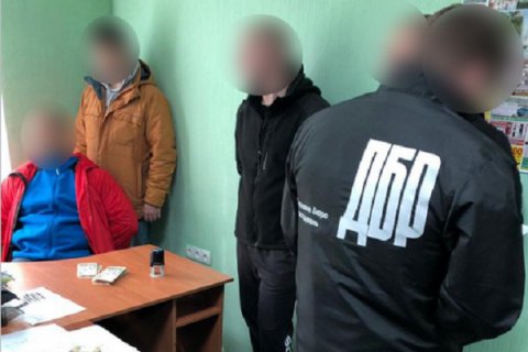 ГБР задержало чиновника ГосЧС при получении 260 тыс. гривен взятки