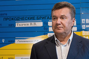 Янукович назвал две версии взрыва на шахте