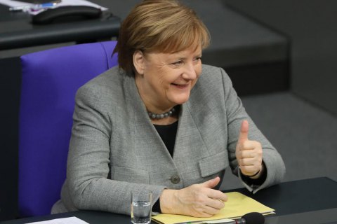 Меркель вважає, що Україна має імплементувати "формулу Штайнмаєра"