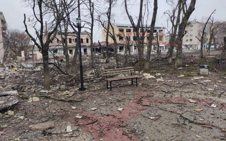 В Изюме в Харьковской области из-под завалов пятиэтажного дома достали тела 44 погибших гражданских