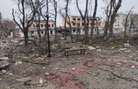 В Изюме в Харьковской области из-под завалов пятиэтажного дома достали тела 44 погибших гражданских