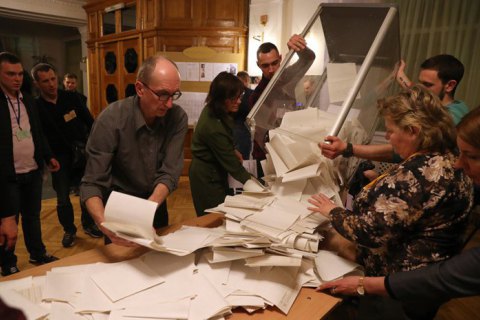 У ЦВК почали надходити оригінали протоколів з голосування 31 березня
