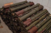 ДБР знайшло на території роти поліції "Кривбас" десятки гранатометів і сотні гранат, які не були на обліку