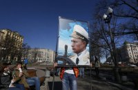 В оккупированном Симферополе начали собирать деньги на памятник Путину-капитану