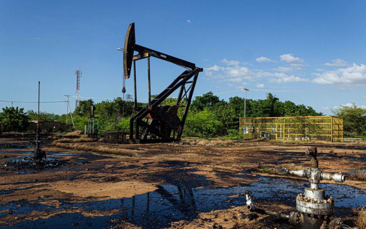 Адміністрація Трампа пропонує нафтовим компаніям інвестувати у відновлення Венесуели