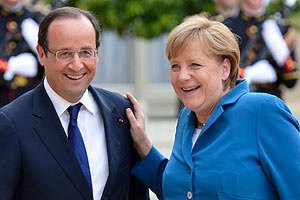 Меркель и Олланд высказались за сохранение Греции в еврозоне