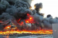 В Сумах в результате обстрела загорелся склад с лакокрасочными изделиями