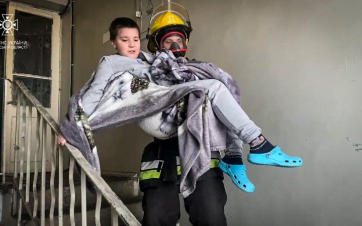На Одещині рятувальники евакуювали 20 людей та врятували дитину