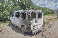 На Херсонщині росіяни атакували авто, яке везло гуманітарну допомогу