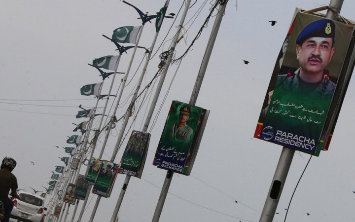 Парламент Пакистану може надати начальнику армії країни довічний юридичний імунітет