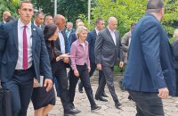 Президентка Єврокомісії прибула до Болгарії обговорювати оборону ЄС та загрози з боку Росії