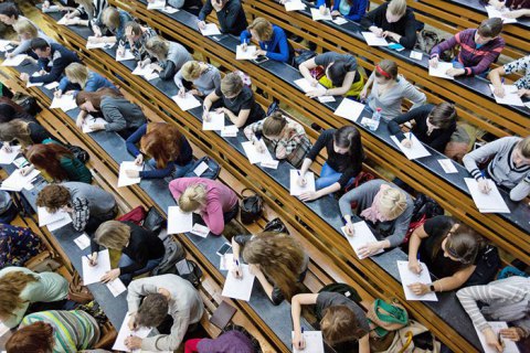 Шмыгаль: университеты могут сами определять, когда и в какой форме им начинать обучение
