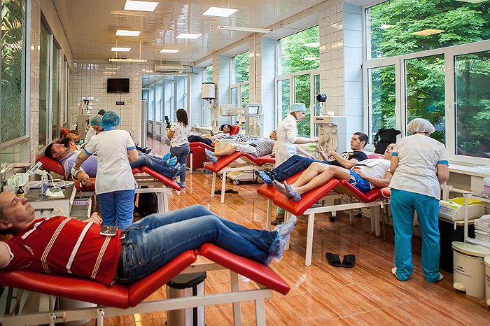 Акция ко Дню донора на одной из станций крови в Днепре, 13 июня, 2018